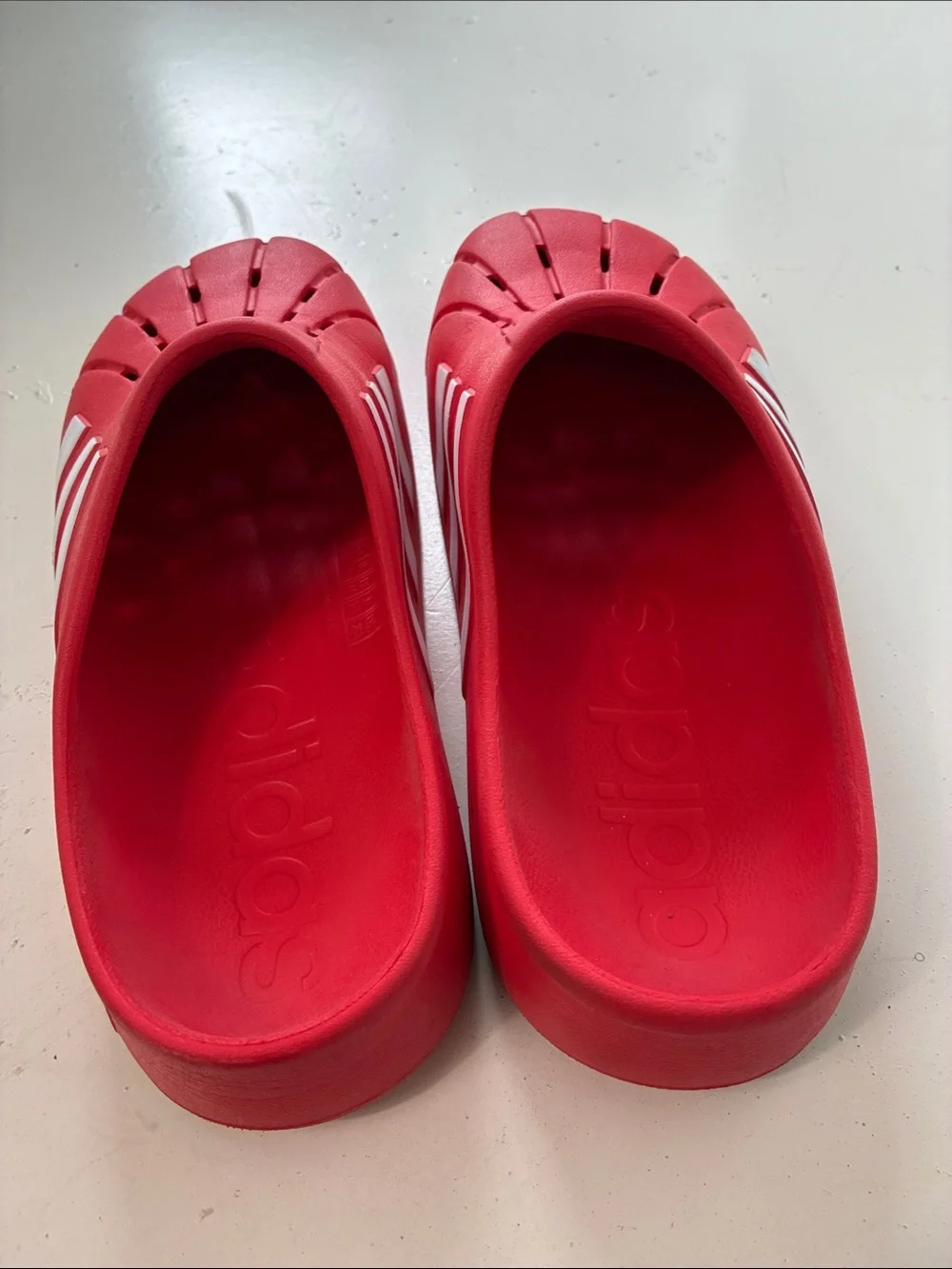Adidas Men’s Sz 11 Red White Striped Rubber Slip On Sandals